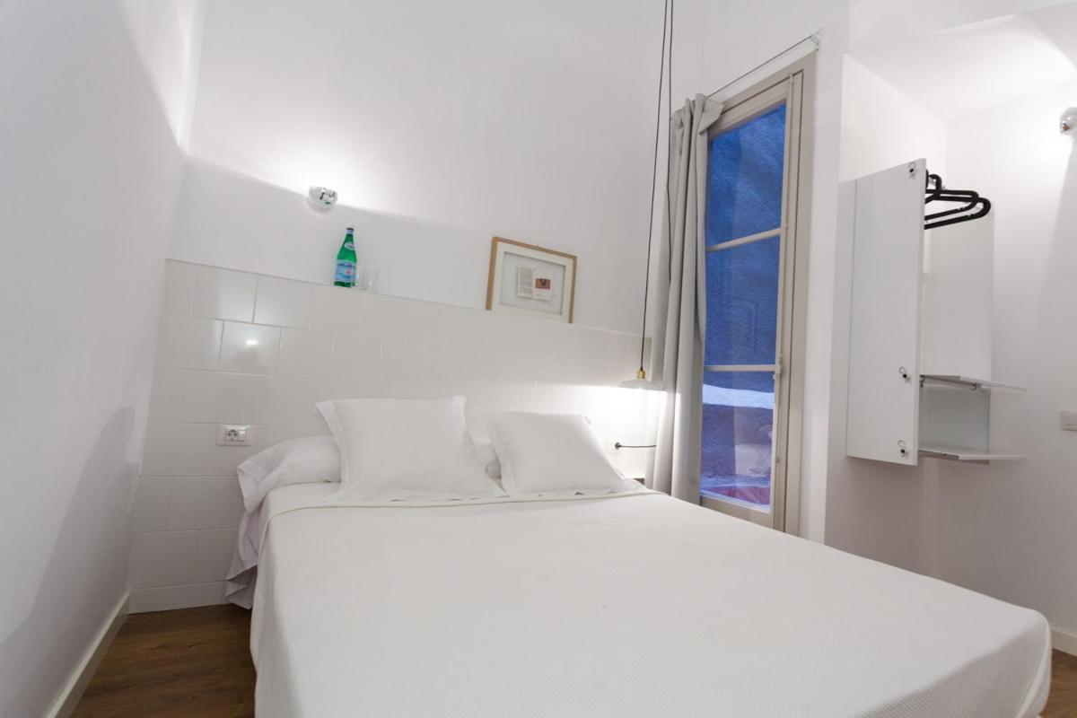 Hostal Argo Barcelona Exterior photo