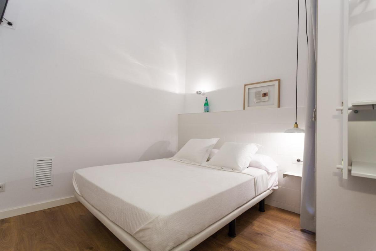 Hostal Argo Barcelona Exterior photo
