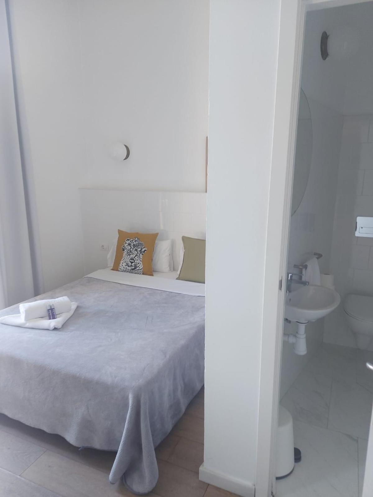 Hostal Argo Barcelona Exterior photo