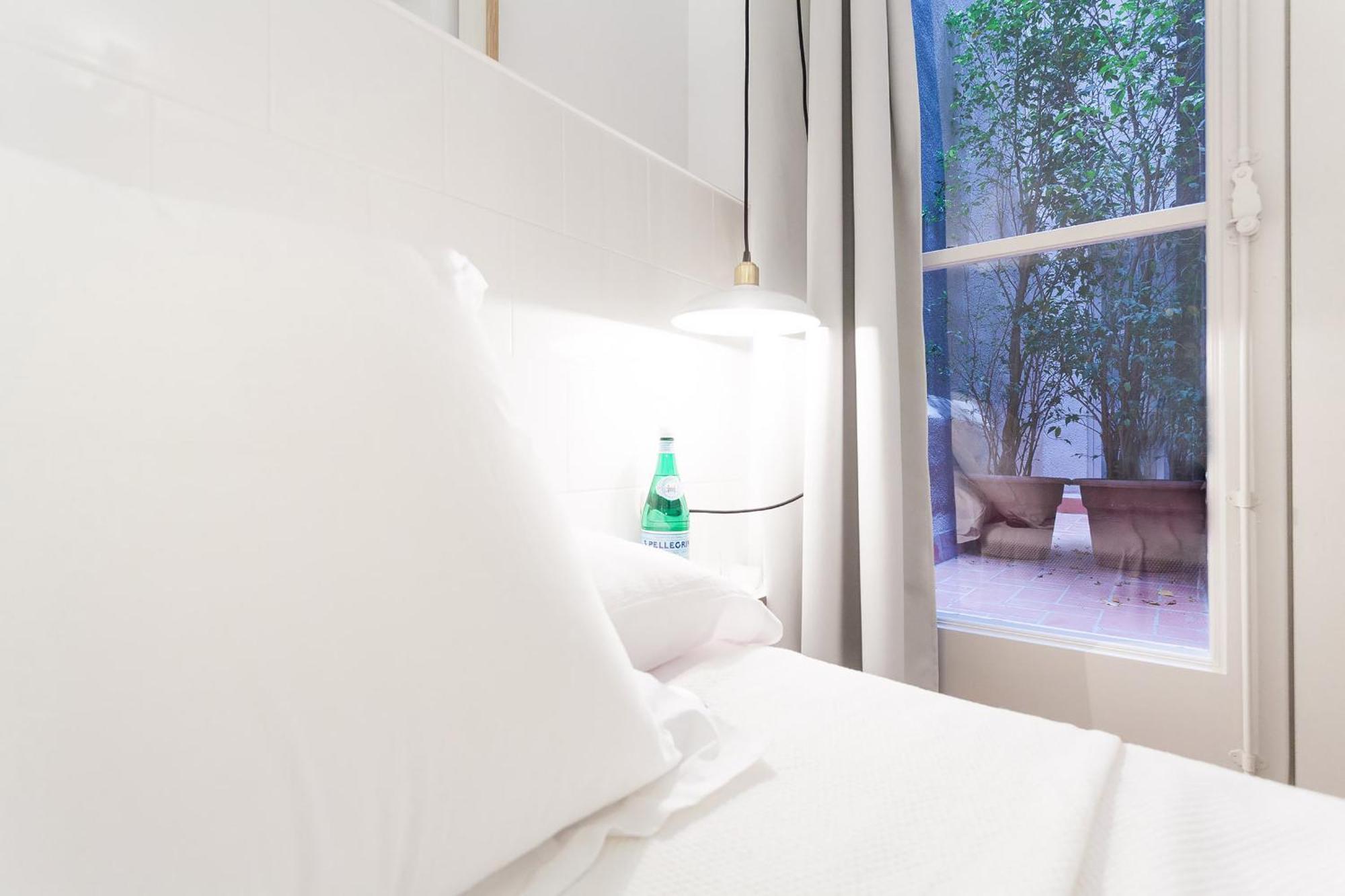 Hostal Argo Barcelona Exterior photo