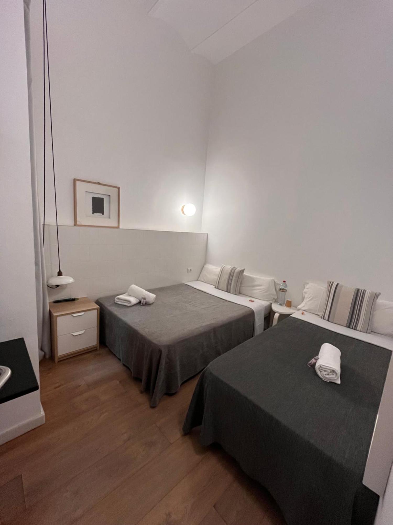 Hostal Argo Barcelona Exterior photo