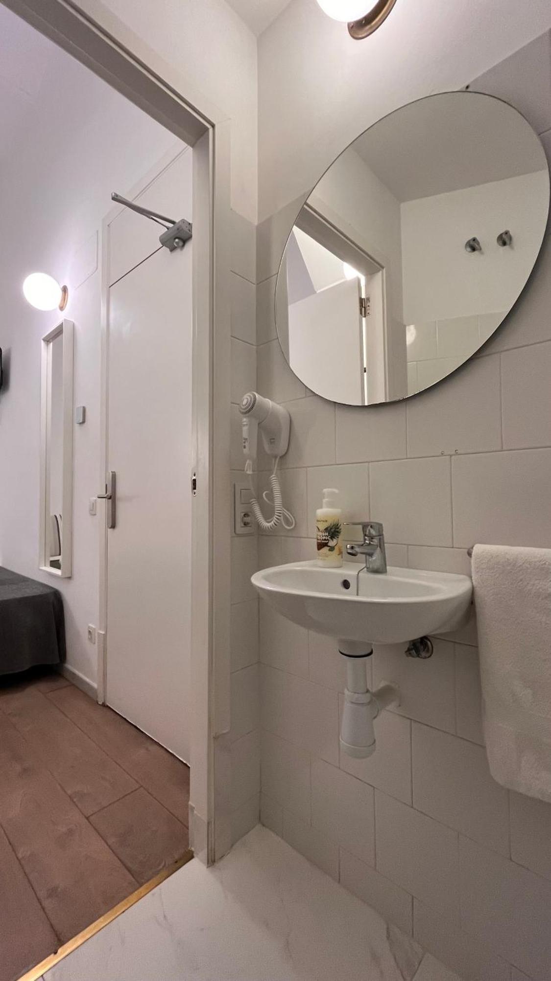 Hostal Argo Barcelona Room photo