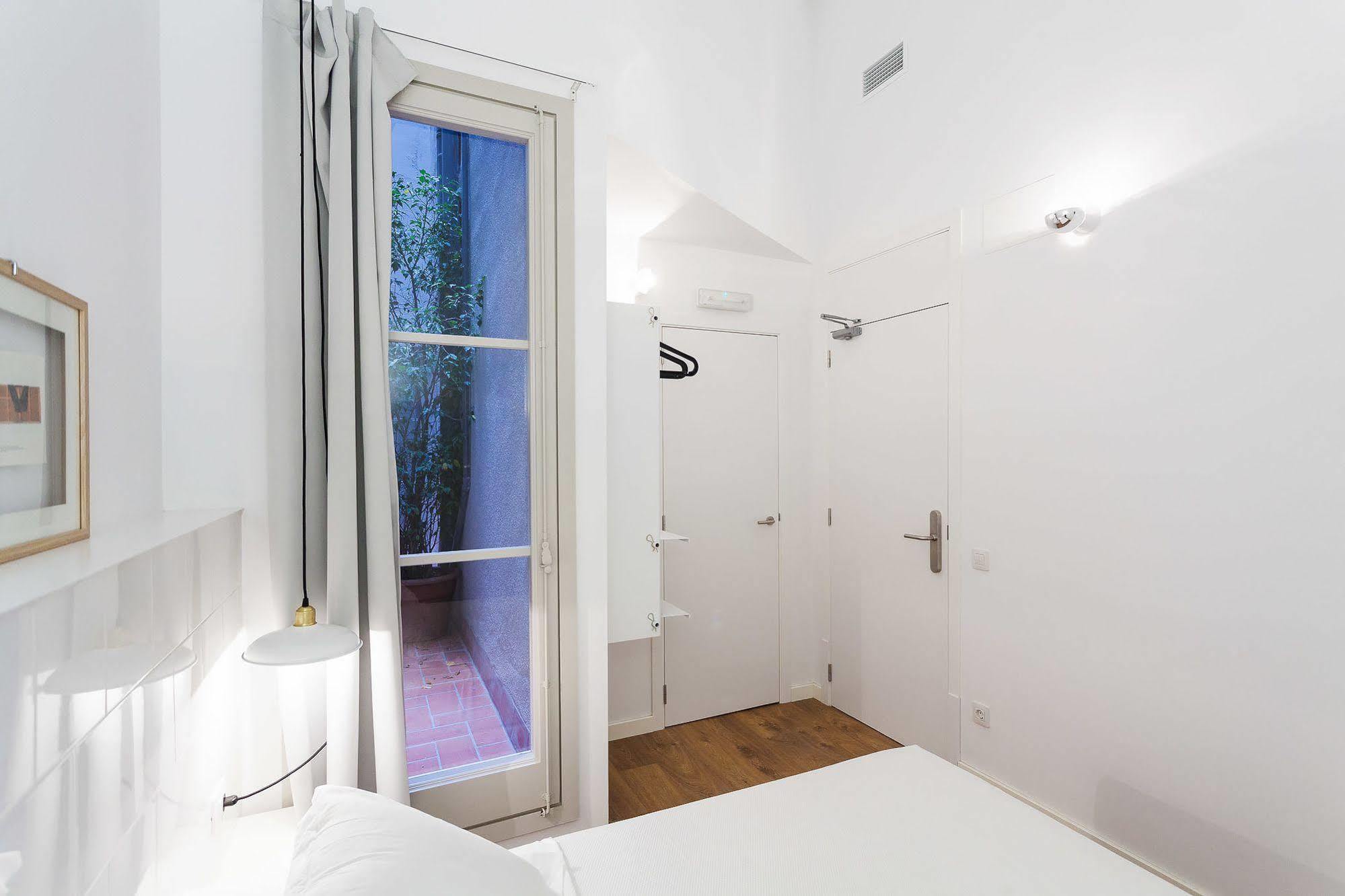 Hostal Argo Barcelona Exterior photo