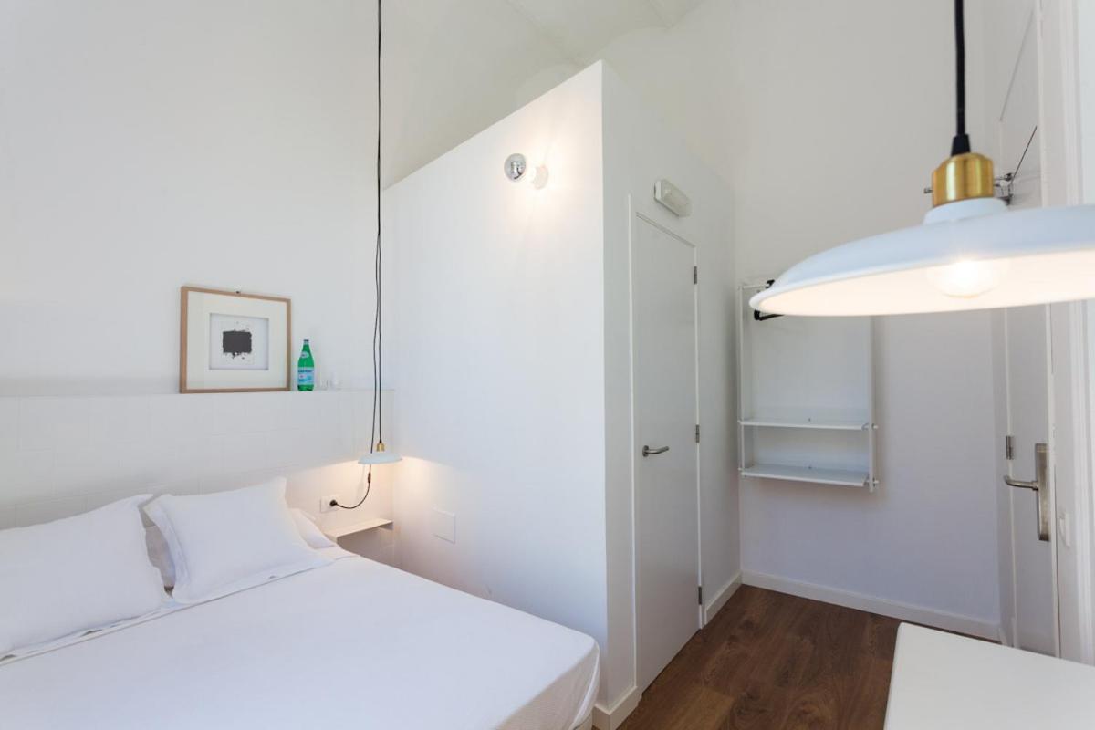 Hostal Argo Barcelona Exterior photo